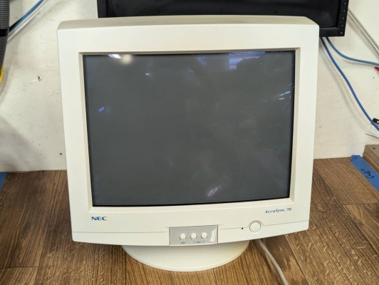 NEC AccuSync 70